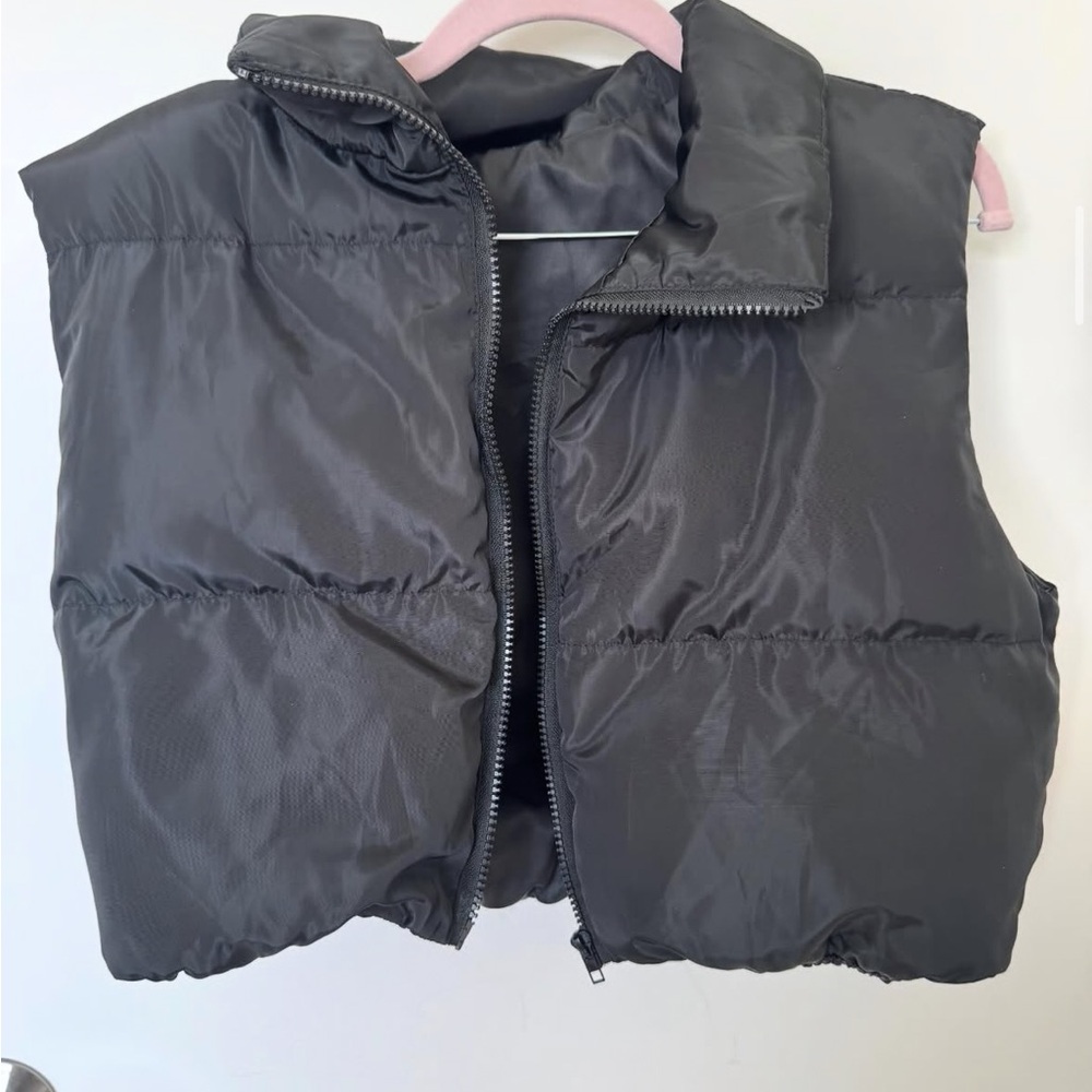 SHEIN Cropped Black Puffer Vest